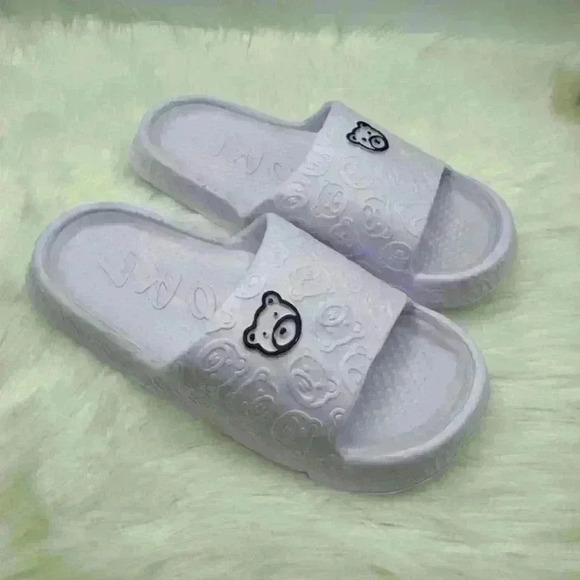 Woman’s Open Toe Breathable House/Pool Bear Design Slippers Lavender SIZE 7.5-8 - Picture 1 of 7